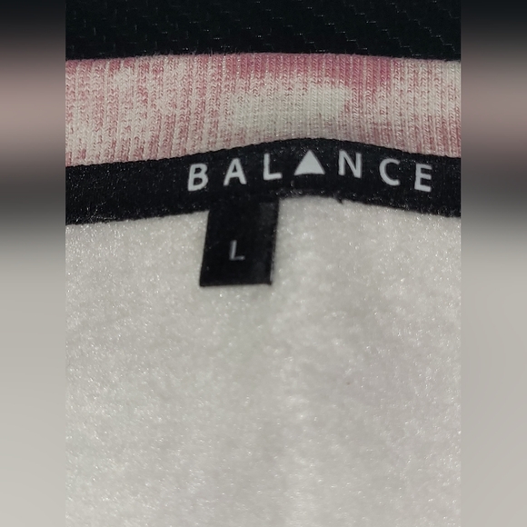 Balance Athletica Large Mauve Ivory Tie Dye Cropped Pullover Sweatshirt | Women - Picture 6 of 7